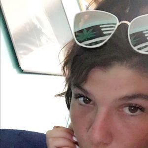 Meet your Posher, Caitlin